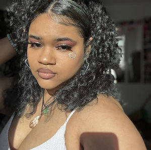 Meet your Posher, Naya